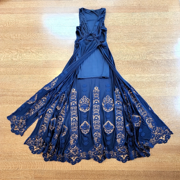 SKY Truls Super Sexy Lace GOWN, Navy Sz M/L - Picture 12 of 17
